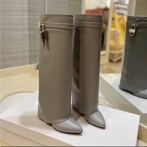 Shark lock Boots